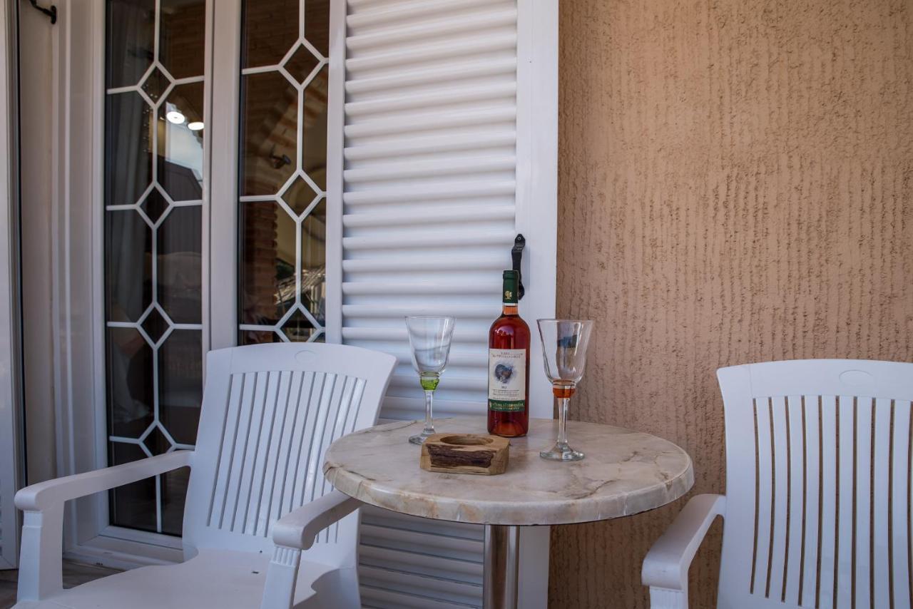 Paradise Bar Apartments Планос Екстер'єр фото