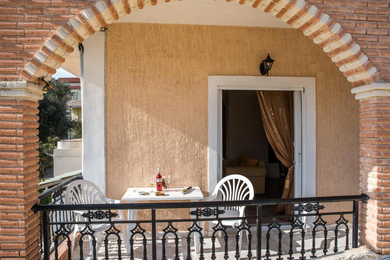 Paradise Bar Apartments Планос Екстер'єр фото