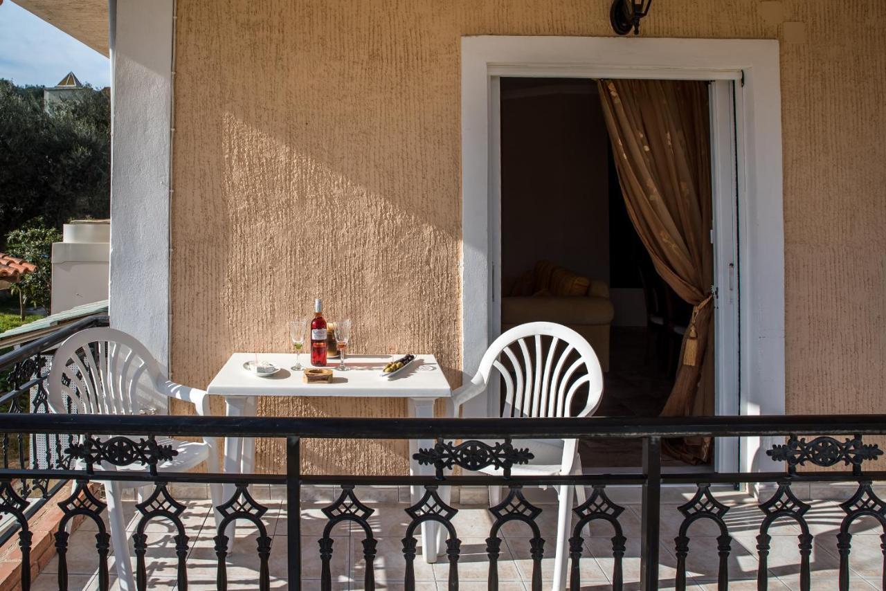 Paradise Bar Apartments Планос Екстер'єр фото